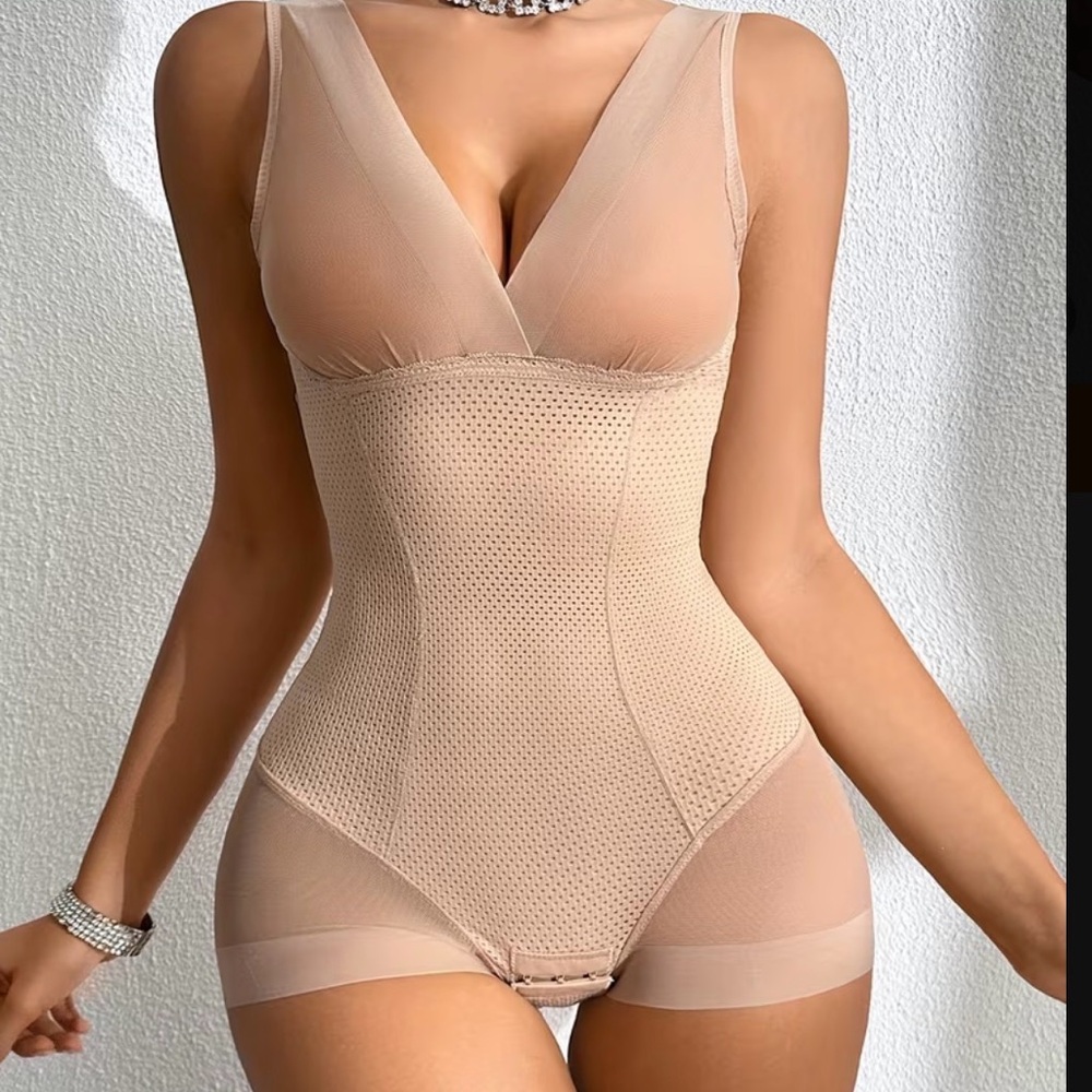 Elegant Beige 🔆Women's Shapewear Bodysuit for Tummy Control And Waist Shaping.